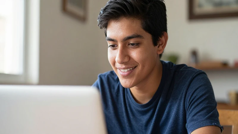 ACTUALIZAR DATOS: ¡Descubre cómo conseguir tu BECA! 4 Joven estudiante mexicana, alegre y estudiando