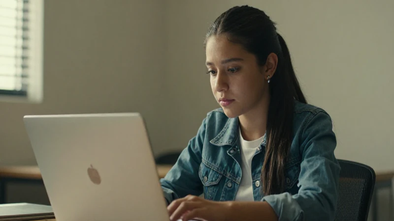Beca Benito Juárez: DESCUBRE el Registro para 2026 6 Estudiante mexicano enfocado en su laptop