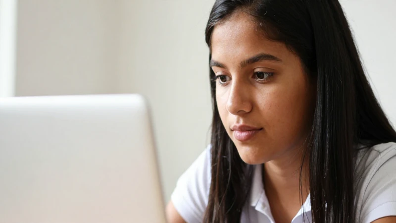 BECAS BENITO JUÁREZ: ¡Descubre la PREPA EN LÍNEA SEP! 5 Joven mestiza mexicana, luz cálida y natural