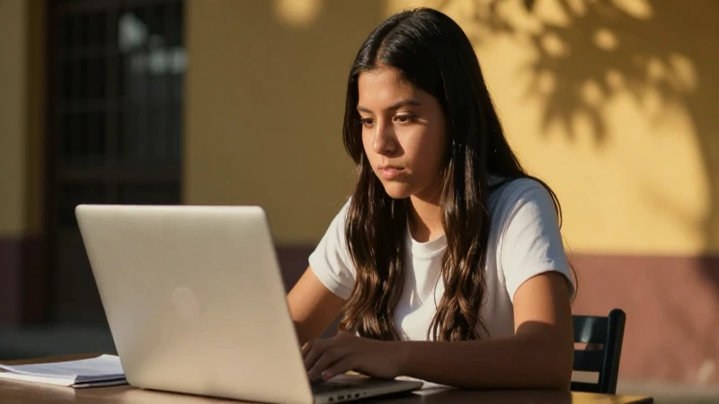 BECAS BENITO JUÁREZ 2026: ¡Descubre REQUISITOS y MÁS! 6 Estudiante mexicano, laptop, luz cálida, vibrante