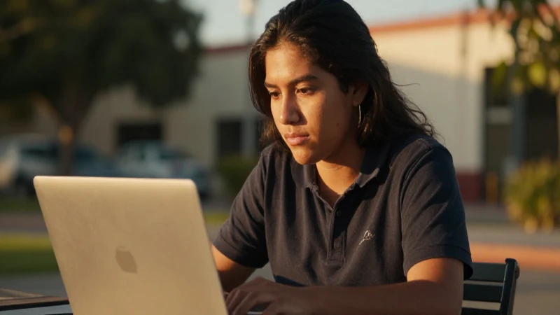 Beca BENITO JUÁREZ: Pasos Clave para REGISTRARTE en 2026 3 Joven mestiza estudia bajo luz dorada