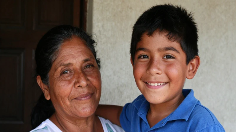 Consulta tu Beca Rita Cetina 2026: ¡Descubre tus Pagos! 8 Niño mestizo sonriente bajo luz natural