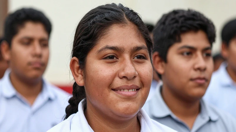 Entrega de TARJETAS: ¡JÓVENES Escribiendo el FUTURO! 7 Jóvenes mestizos sonrientes bajo luz cálida