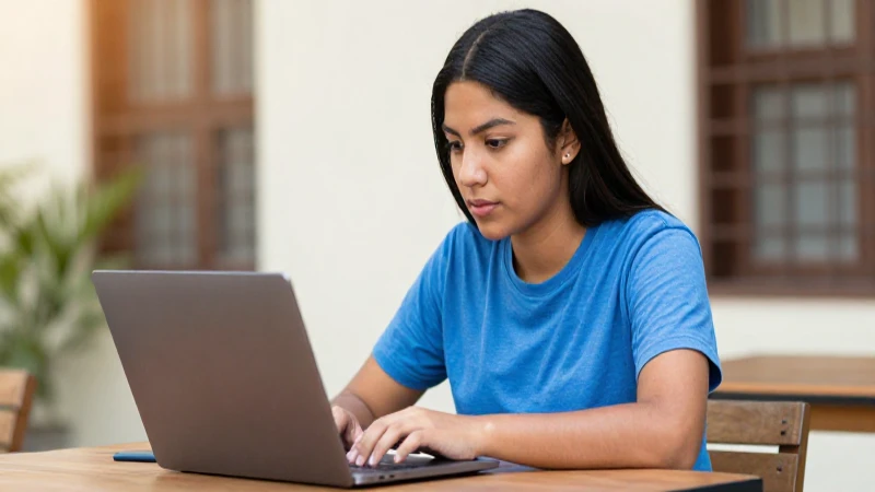 Registro BECAS BENITO JUÁREZ: Cómo Obtenerlas Rápido 5 Joven mexicano estudia al aire libre, cálido y brillante