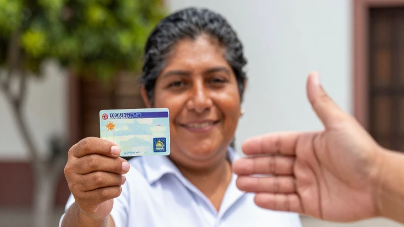 Reposición de TARJETA BIENESTAR: ¡Descubre cómo hacerlo! 5 Sonrisa mestiza mexicana, con tarjeta Bienestar